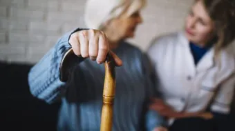 موضوع عن كيفية التعامل مع كبار السن