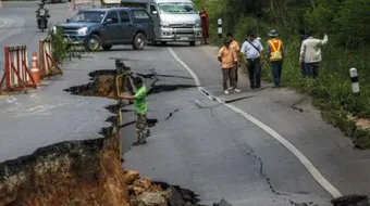 أحداث تسونامي