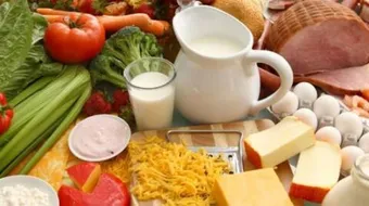 أنواع الفيتامينات وفوائدها وأين توجد