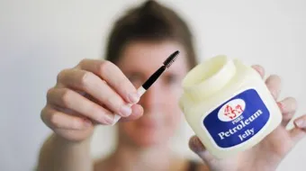 فوائد الفازلين للبشرة