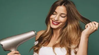 طرق فرد الشعر المجعد وتنعيمه