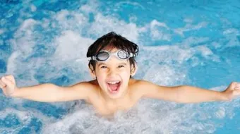 ما فوائد السباحة