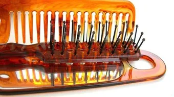 ما أسباب تساقط الشعر