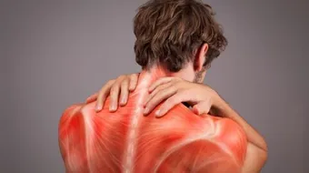 ما أسباب آلام الرقبة والكتف