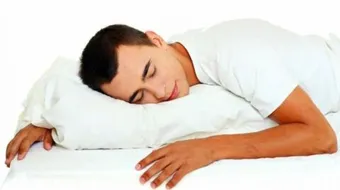 ما هي مخاطر النوم على البطن