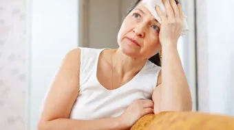 ما عوارض انقطاع الدورة الشهرية