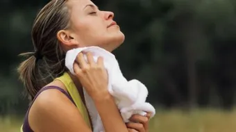 ما أسباب تعرق الجسم