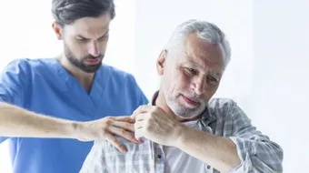 ماذا تعرف عن ألم الكتف