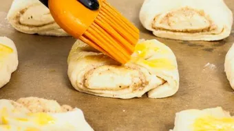 بماذا تدهن المعجنات