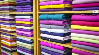 ماذا يناسب اللون البنفسجي في الملابس