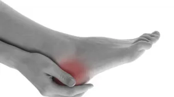 ما هو سبب ألم كعب القدم