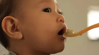 ما هو غذاء الطفل في الشهر الرابع