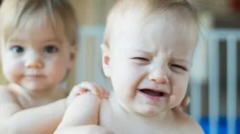 ما هو السن الطبيعي للكلام عند الأطفال