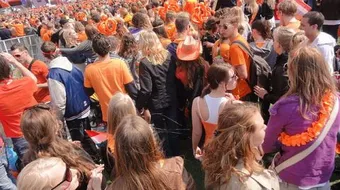 كم عدد سكان هولندا