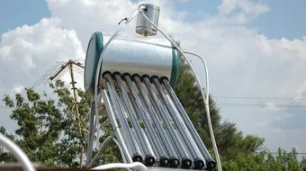 ما هو مبدأ عمل السخان الشمسي