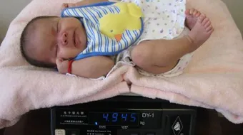 ما هو معدل زيادة وزن الرضيع