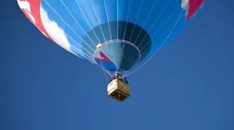 ما هو سبب اختيار غاز الهيليوم في المناطيد