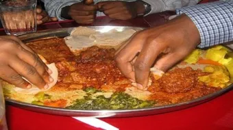 ما حكم الاكل من النذر