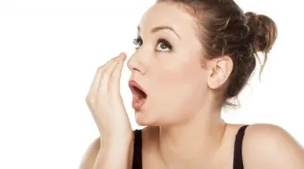 ما هو الحل لرائحة الفم الكريهة