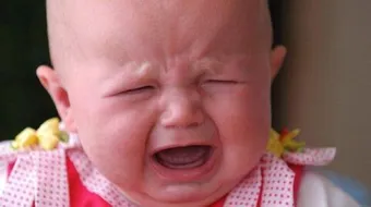 ما علاج مغص الاطفال الرضع