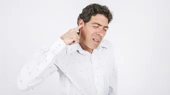 ما علاج تسكير الأذن