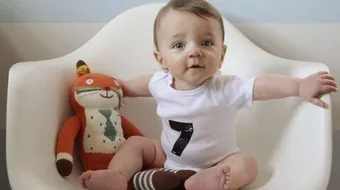 متى يبدأ الطفل بالرؤية