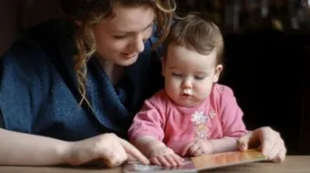 متى يبدأ الطفل بالتكلم