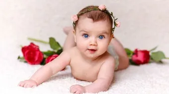 متى يبدأ الطفل بالتقلب