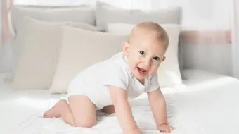 متى يبدأ الطفل بالتسنين