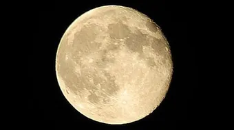 متى يكون القمر بدراً