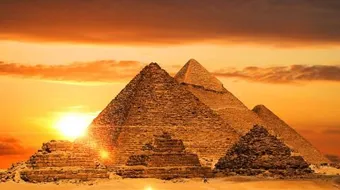 متى تم بناء الأهرامات