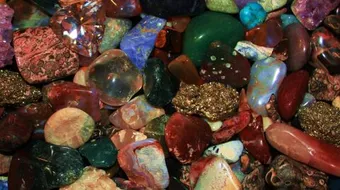 أين توجد الأحجار الكريمة