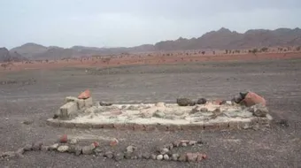 أين دفن عنترة بن شداد