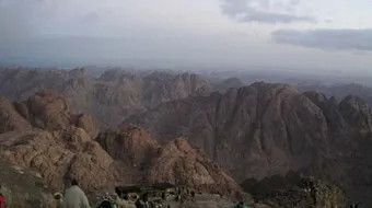 أين كلم الله سبحانه وتعالى نبي الله موسى عليه السلام