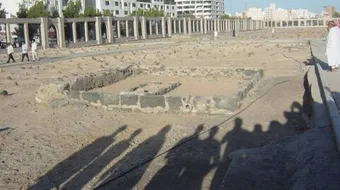 أين دفن حمزة بن عبد المطلب