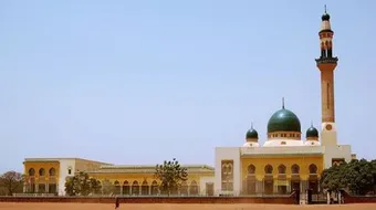 أين تقع أغاديس