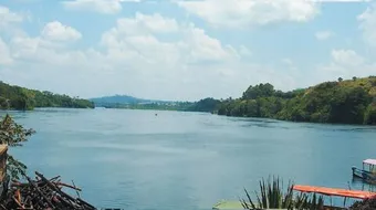 أين تقع بحيرة فكتوريا