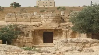 أين يوجد كهف أصحاب الكهف