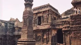 أين تقع مدينة إرم ذات العماد