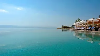 أين يقع البحر الميت في الأردن