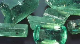 أين يوجد حجر الزمرد