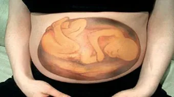 أين يكون رأس الجنين في الشهر الثامن