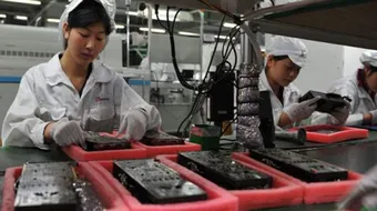 أين يتم تصنيع الآيفون