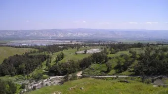 أين يقع غور الأردن