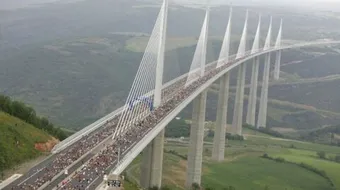 أين يوجد أكبر جسر معلق في العالم