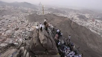 أين يقع جبل الرحمة