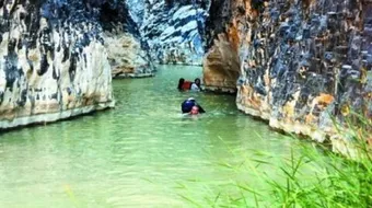 أين يقع وادي الموجب