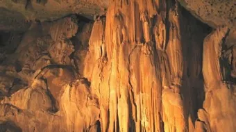 أين يقع كهف الهوتة