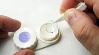 أين تحفظ العدسات اللاصقة