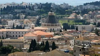 أين ولدت مريم العذراء